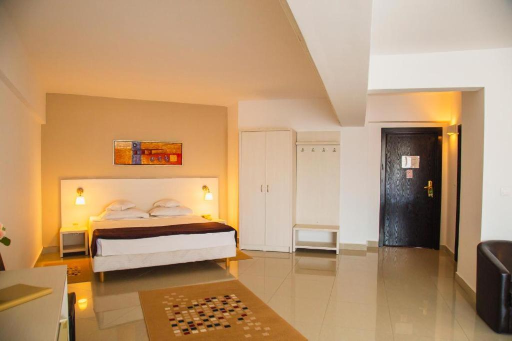 Hotel Ambasador Мамая Экстерьер фото