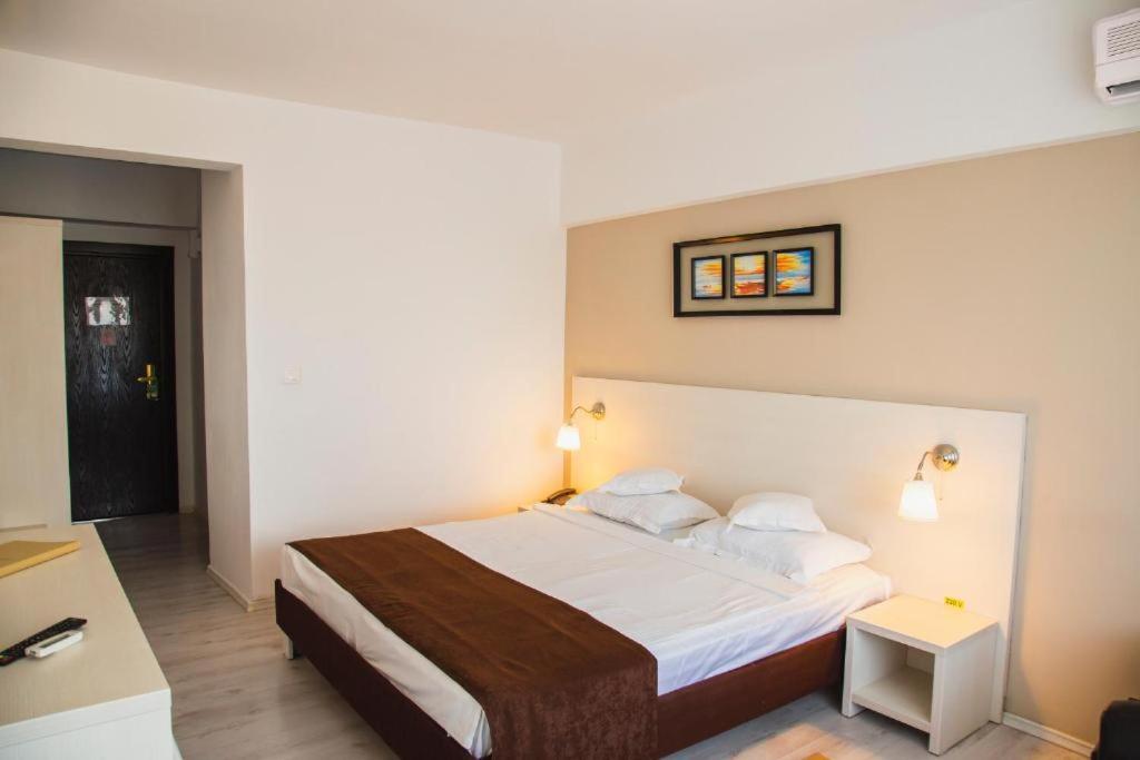 Hotel Ambasador Мамая Экстерьер фото